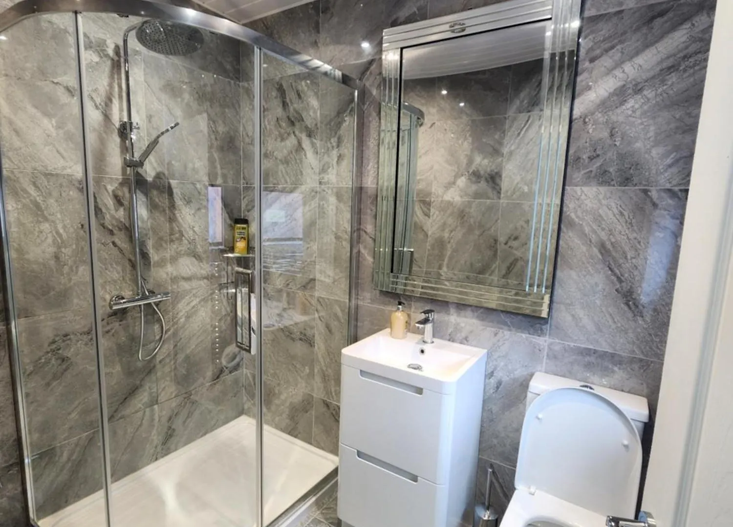 בלפסט Three Bedrooms Luxury City Centre Home בית נופש