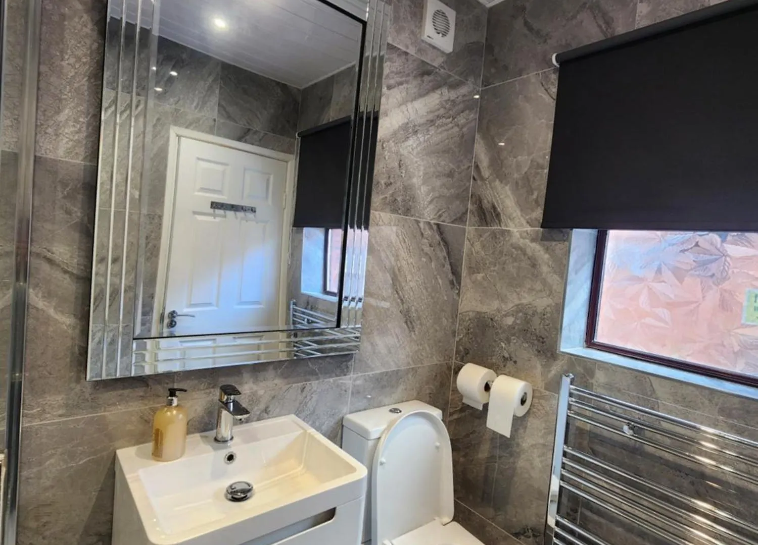 בלפסט Three Bedrooms Luxury City Centre Home 0*,  בריטניה